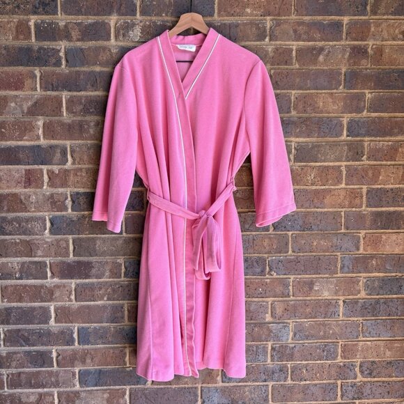 VTG Vanity Fair Tie Wrap Pink Robe XL Right Side Pocket MIDI Cottage Retro BURN - Picture 1 of 9